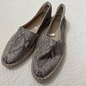 Womens Gray Snake-Print Slip-On Espadrille